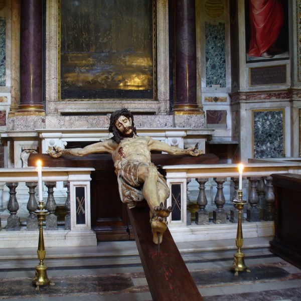 Jesus on the cross, Chiesa del Sacro Nome di Gesù, Rome